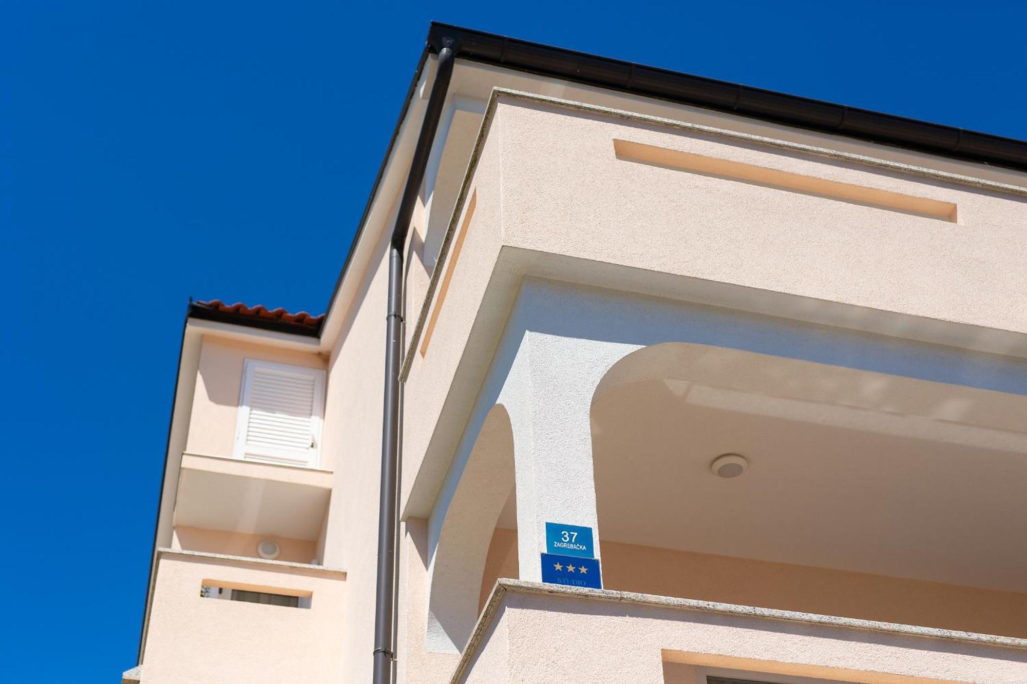Apartmani Assa Krk Krk Town Exterior foto