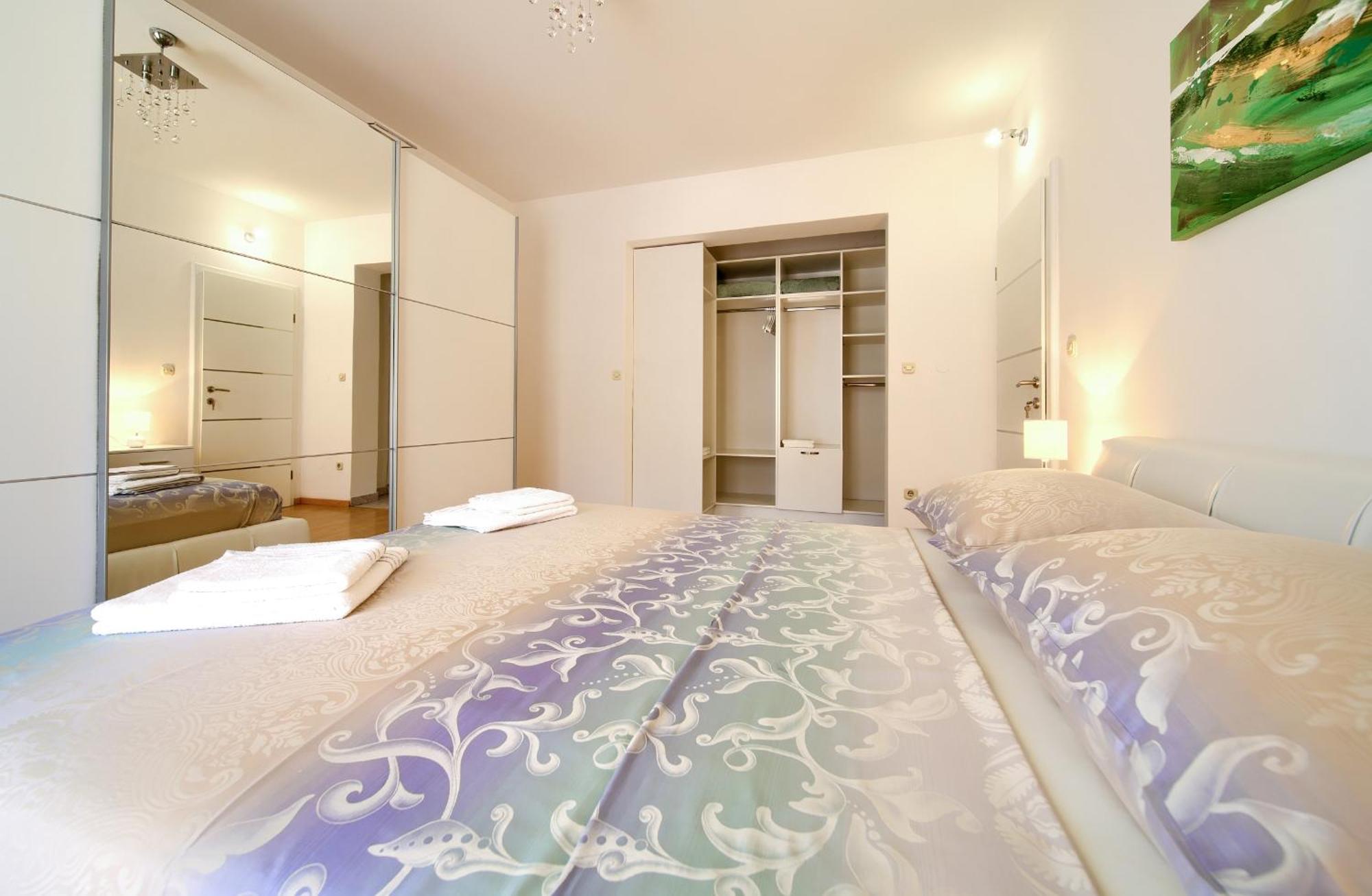 Apartmani Assa Krk Krk Town Exterior foto